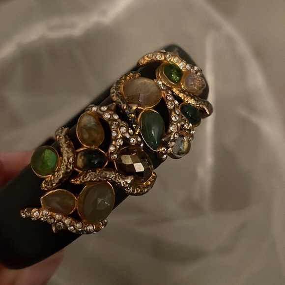 Lucite Hinged Bangle bracelet - Picture 2 of 4